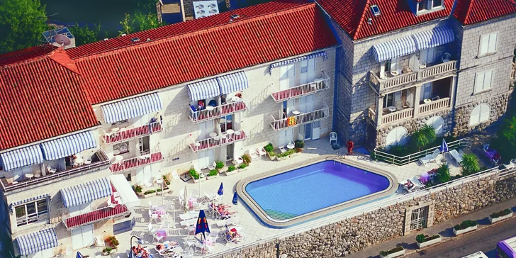 Dubrovník: hotel s bazénom a polpenziou, lokalita hneď pri pláži