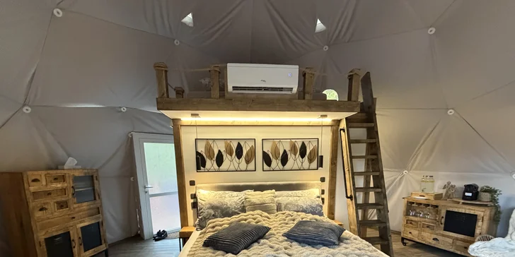 Luxusná glampingová kupola na východe Čiech so saunou a vírivkou aj raňajkami