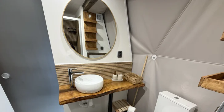 Luxusná glampingová kupola na východe Čiech so saunou a vírivkou aj raňajkami