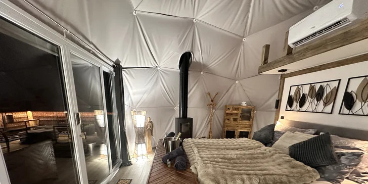 Luxusná glampingová kupola na východe Čiech so saunou a vírivkou aj raňajkami
