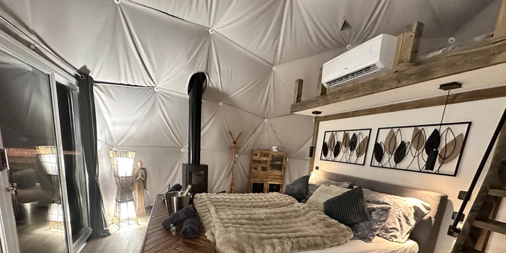 Luxusná glampingová kupola na východe Čiech so saunou a vírivkou aj raňajkami