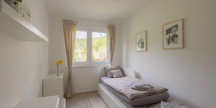 Prenájom krásneho domu v Němčičkách až pre 6 osôb, záhrada s jazierkom a božský pokoj