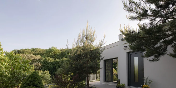 Prenájom krásneho domu v Němčičkách až pre 6 osôb, záhrada s jazierkom a božský pokoj