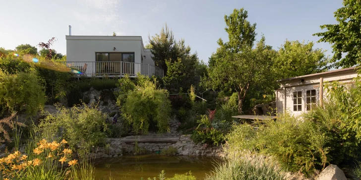 Prenájom krásneho domu v Němčičkách až pre 6 osôb, záhrada s jazierkom a božský pokoj