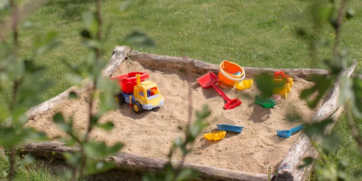 Prenájom krásneho domu v Němčičkách až pre 6 osôb, záhrada s jazierkom a božský pokoj