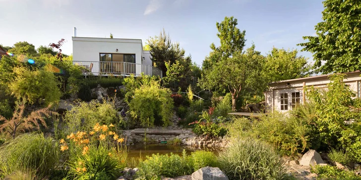 Prenájom krásneho domu v Němčičkách až pre 6 osôb, záhrada s jazierkom a božský pokoj