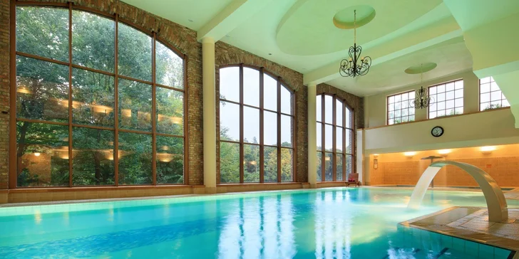 Parádny rezort 13 km od Baltu: raňajky, wellness, zoo aj kone, vlastné jazero, festival a mnoho ďalšieho