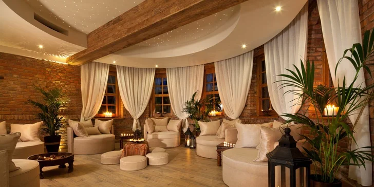 Parádny rezort 13 km od Baltu: raňajky, wellness, zoo aj kone, vlastné jazero, festival a mnoho ďalšieho