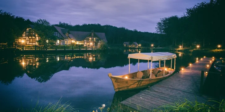 Parádny rezort 13 km od Baltu: raňajky, wellness, zoo aj kone, vlastné jazero, festival a mnoho ďalšieho