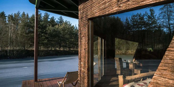 Netradičné ubytovanie v južných Čechách: domčeky na vodnej hladine, oddych aj rybolov