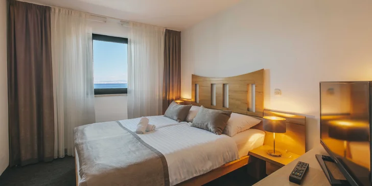 Dovolenka na chorvátskom Krku: 3* hotel pri pláži, raňajky aj polpenzia plus, animácie