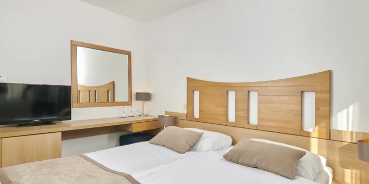 Dovolenka na chorvátskom Krku: 3* hotel pri pláži, raňajky aj polpenzia plus, animácie