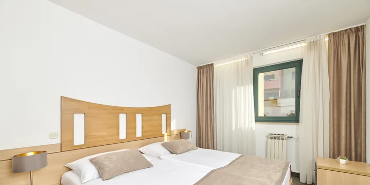 Dovolenka na chorvátskom Krku: 3* hotel pri pláži, raňajky aj polpenzia plus, animácie