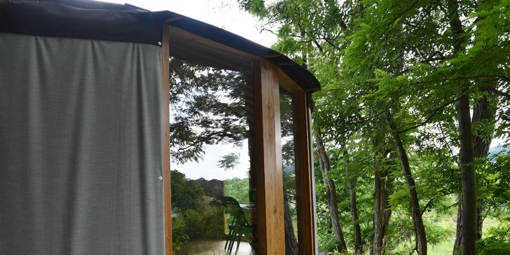 Jurta v Toulavě: areál statku uprostred prírody a vyžitie pre deti