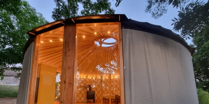 Jurta v Toulavě: areál statku uprostred prírody a vyžitie pre deti