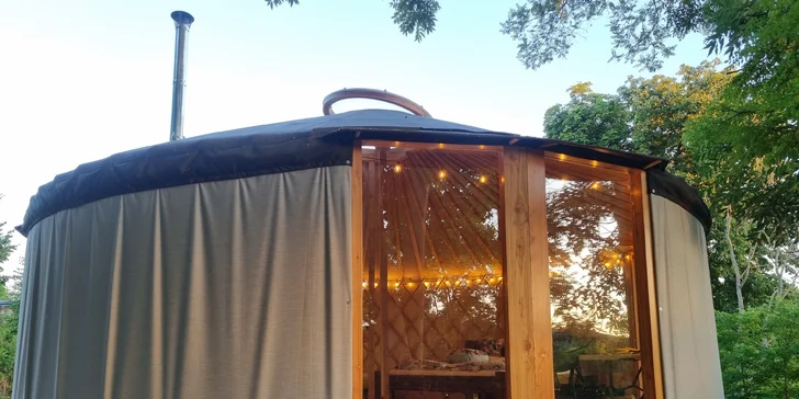 Jurta v Toulavě: areál statku uprostred prírody a vyžitie pre deti