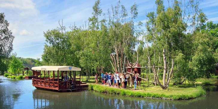 Parádny rezort 13 km od Baltu: raňajky, wellness, zoo aj kone, vlastné jazero, festival a mnoho ďalšieho