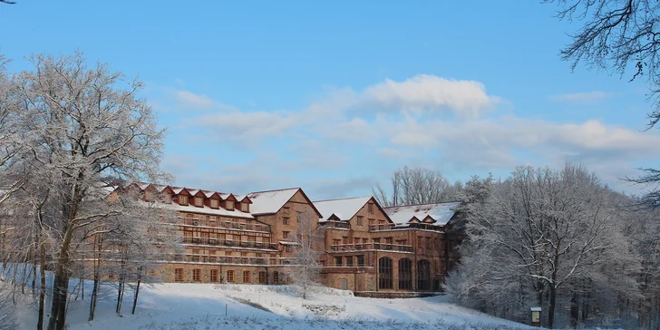 Parádny rezort 13 km od Baltu: raňajky, wellness, zoo aj kone, vlastné jazero, festival a mnoho ďalšieho