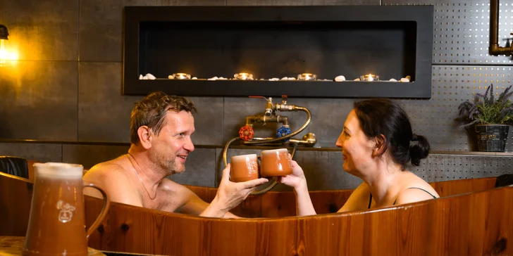 Zažite netradičný privátny pivný kúpeľ pre dvoch s neobmedzenou konzumáciou piva: samostatne aj s procedúrami