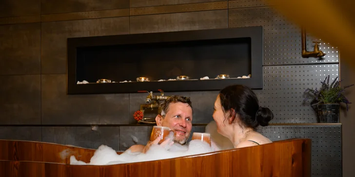 Zažite netradičný privátny pivný kúpeľ pre dvoch s neobmedzenou konzumáciou piva: samostatne aj s procedúrami