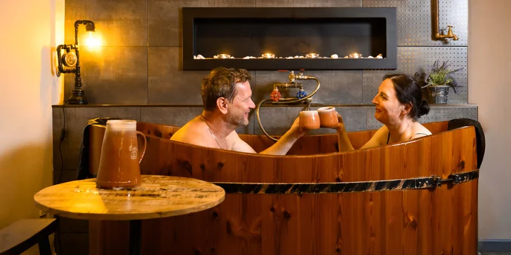 Zažite netradičný privátny pivný kúpeľ pre dvoch s neobmedzenou konzumáciou piva: samostatne aj s procedúrami