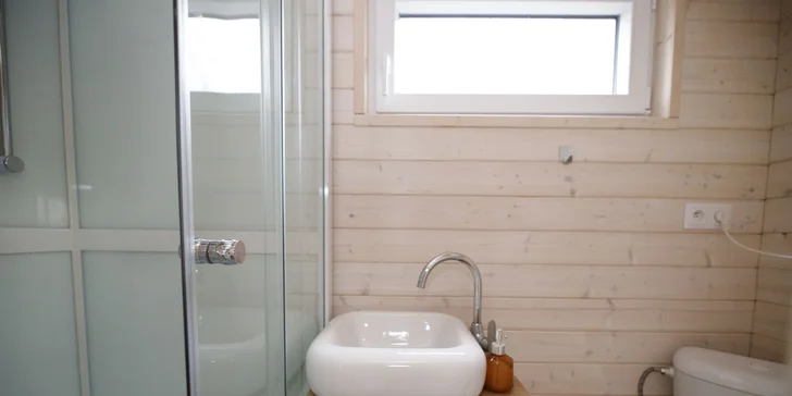 Za romantikou a relaxom: pobyt v rezorte Vigvam s polpenziou, wellnessom a ochutnávkou vína