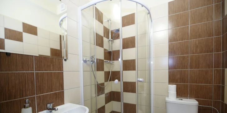 Za romantikou a relaxom: pobyt v rezorte Vigvam s polpenziou, wellnessom a ochutnávkou vína