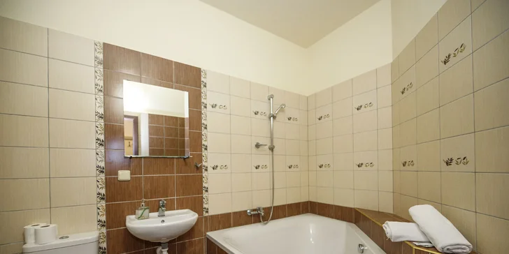 Za romantikou a relaxom: pobyt v rezorte Vigvam s polpenziou, wellnessom a ochutnávkou vína