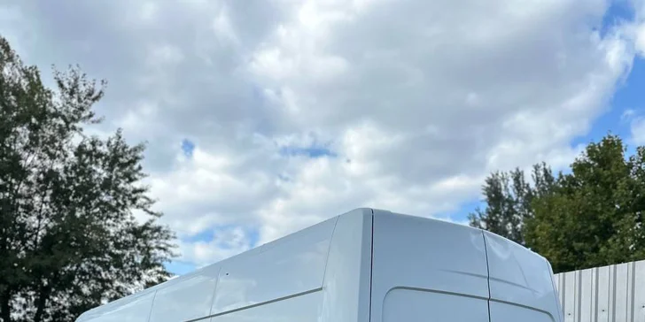 Pohodlné cestovanie pre vašu partiu aj pracovný tím: prenájom mikrobusov a úžitkových áut