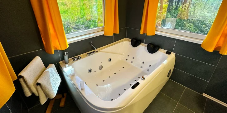 Oddych vo wellness domčeku s privátnou vírivkou a fínskou saunou pod Jizerami