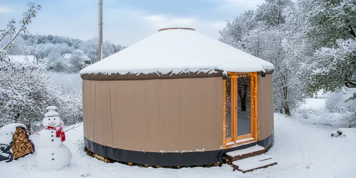 Jurta v Toulavě: areál statku uprostred prírody a vyžitie pre deti