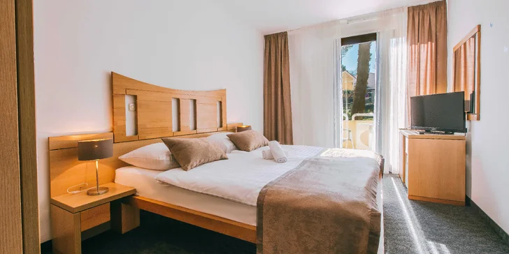 Dovolenka na chorvátskom Krku: 3* hotel pri pláži, raňajky aj polpenzia plus, animácie