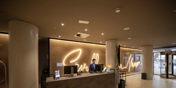 Moderný 4* hotel v centre španielskej Sevilly s raňajkami a bazénom