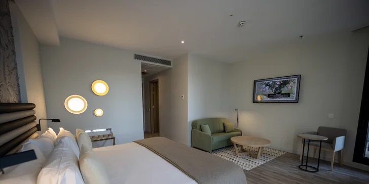 Moderný 4* hotel v centre španielskej Sevilly s raňajkami a bazénom