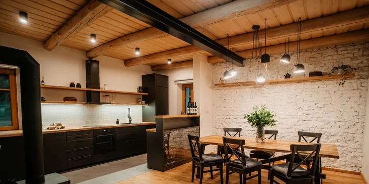 Luxusná vila v Beskydoch: krb, kúpací sud aj sauna