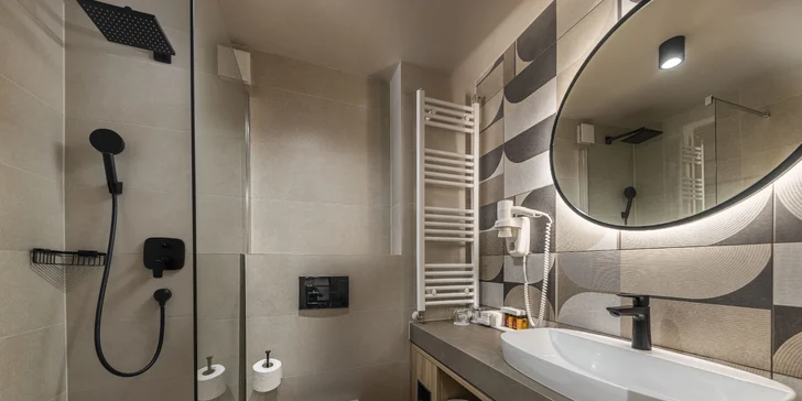 Chorvátske termály Jezerčica: 4* hotel s 8 bazénmi, plná alebo polpenzia