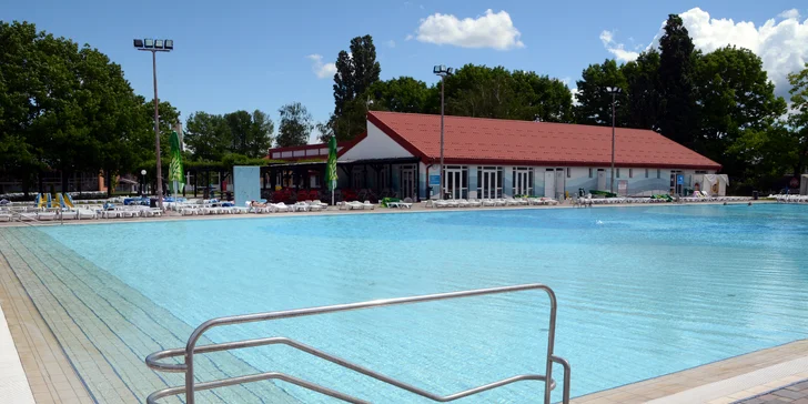 Chorvátske termály Jezerčica: 4* hotel s 8 bazénmi, plná alebo polpenzia