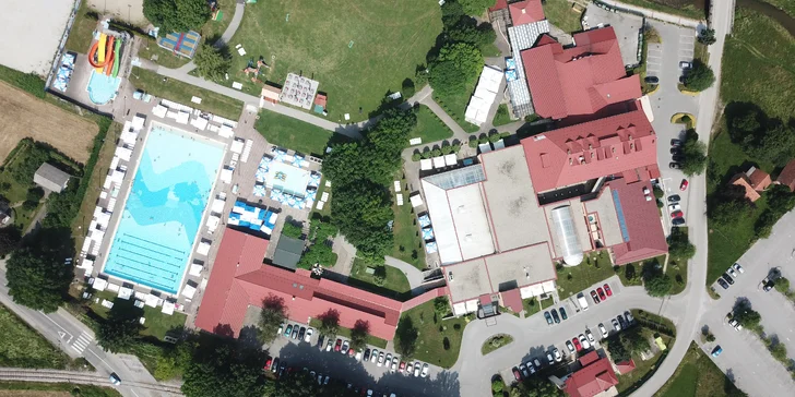 Chorvátske termály Jezerčica: 4* hotel s 8 bazénmi, plná alebo polpenzia