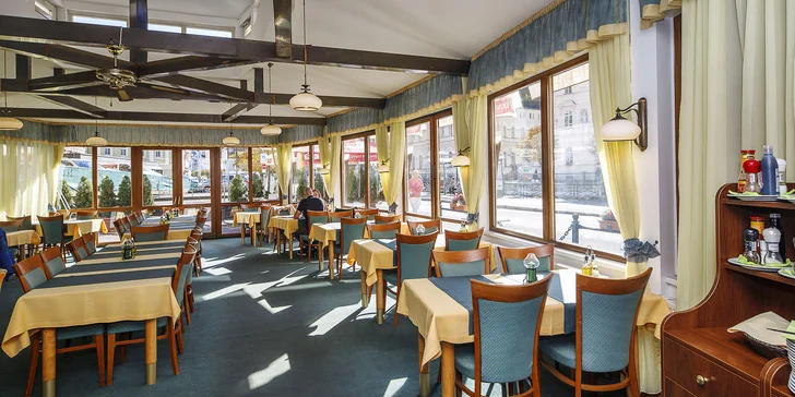 Polpenzia, masáž, perličkový kúpeľ aj parafínový zábal v samotnom srdci Karlových Varov