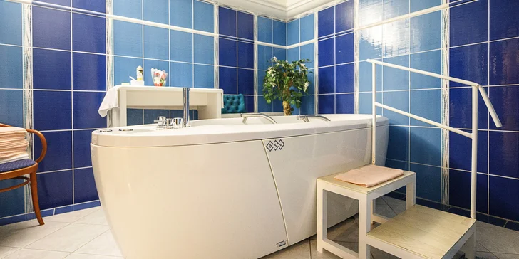 Polpenzia, masáž, perličkový kúpeľ aj parafínový zábal v samotnom srdci Karlových Varov