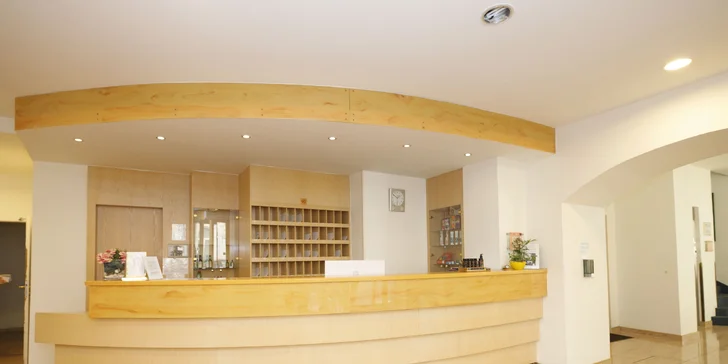 Polpenzia, masáž, perličkový kúpeľ aj parafínový zábal v samotnom srdci Karlových Varov