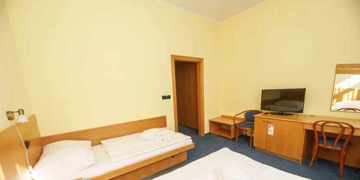 Polpenzia, masáž, perličkový kúpeľ aj parafínový zábal v samotnom srdci Karlových Varov