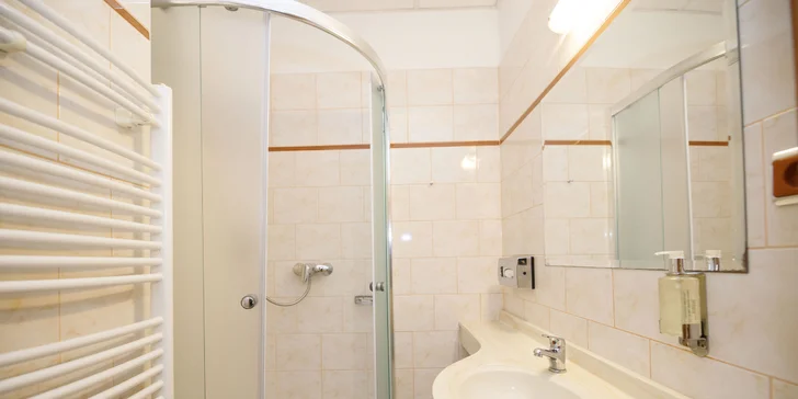 Polpenzia, masáž, perličkový kúpeľ aj parafínový zábal v samotnom srdci Karlových Varov