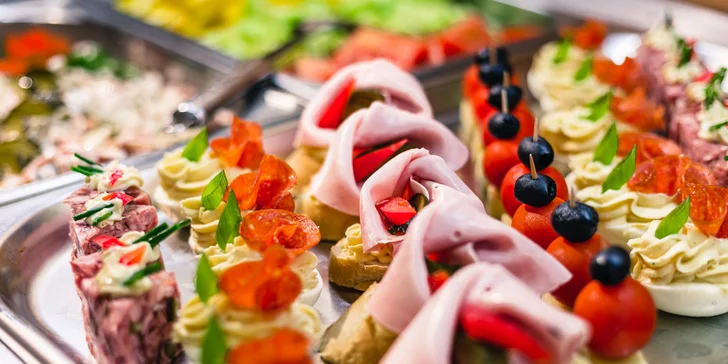 Polpenzia, masáž, perličkový kúpeľ aj parafínový zábal v samotnom srdci Karlových Varov