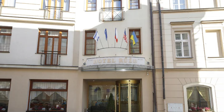 Polpenzia, masáž, perličkový kúpeľ aj parafínový zábal v samotnom srdci Karlových Varov