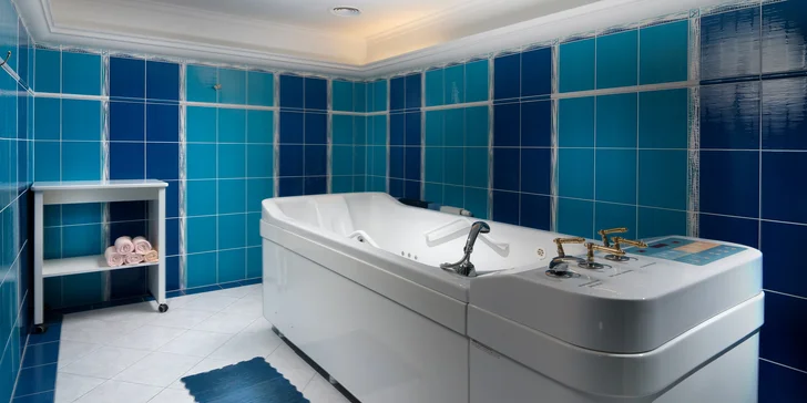 Pobyt v centre Karlových Varov: polpenzia aj zábal, perličkový kúpeľ a masáž