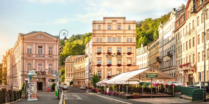 Polpenzia, masáž, perličkový kúpeľ aj parafínový zábal v samotnom srdci Karlových Varov