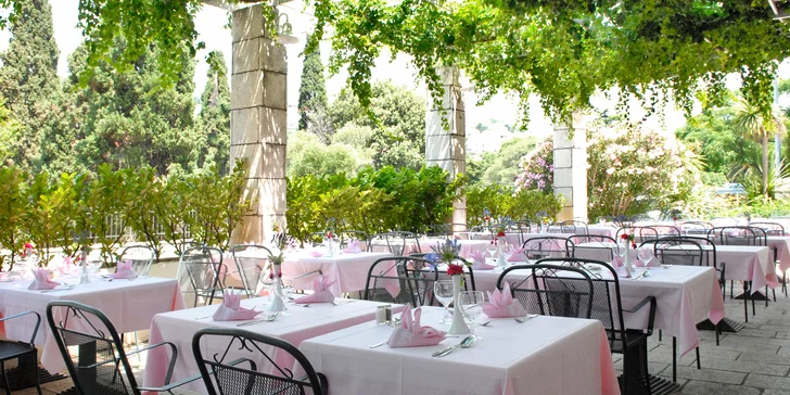 Dubrovník: hotel s bazénom a polpenziou, lokalita hneď pri pláži