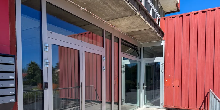 Pobyt v Klatovách v ikonickej budove telekomunikácií: možnosť VIP prehliadky, blízko centra