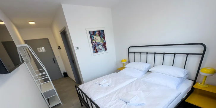 Pobyt v Klatovách v ikonickej budove telekomunikácií: možnosť VIP prehliadky, blízko centra